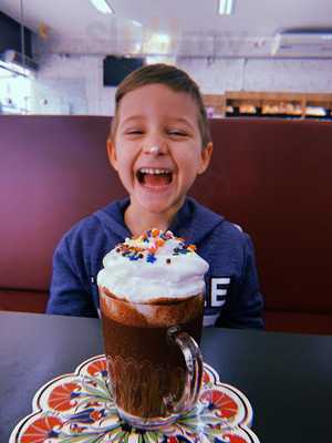 Padaria E Confeitaria Timboense