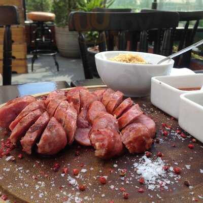 Upper - Bbq & Roof & Drinks