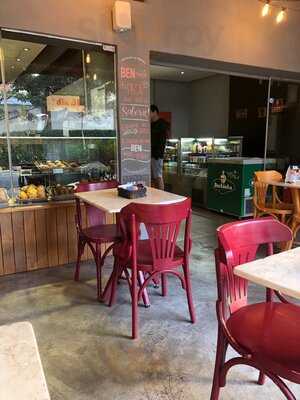 Benjamin A Padaria