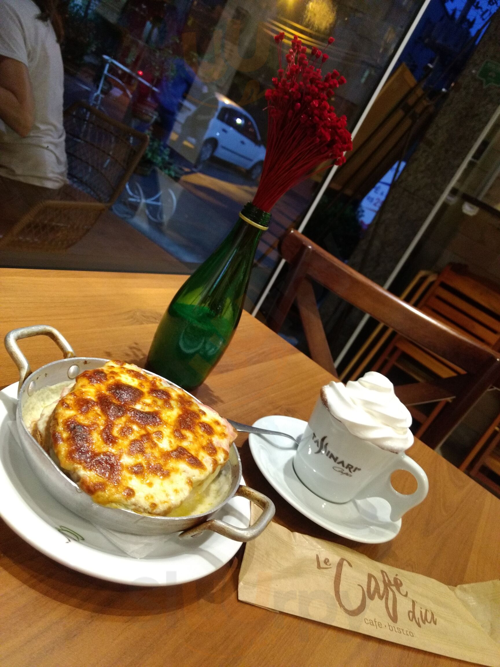 Cafe Bar