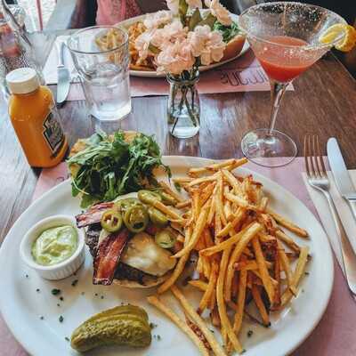 Ipe Da Praca Cozinha & Pub