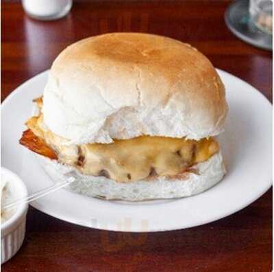 Diproposito Happy Hour