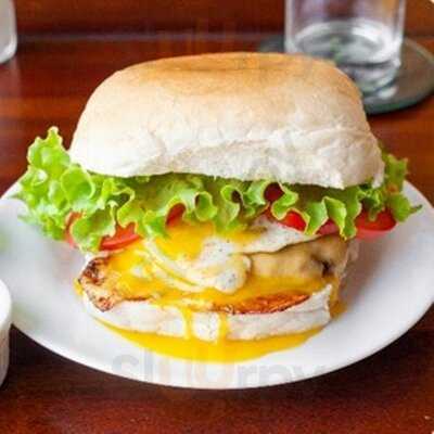 Diproposito Happy Hour