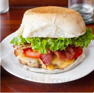 Diproposito Happy Hour