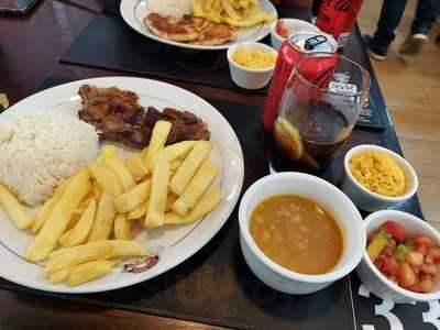 Restaurante Charme Brasileiro Lanches & Refeicoes