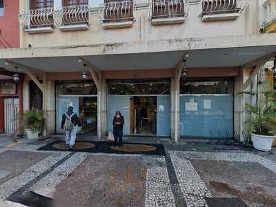 L.f. De Arruda Bombonieri