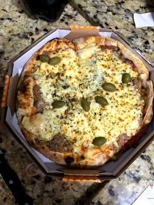 Luthy Pizzas E Lanches