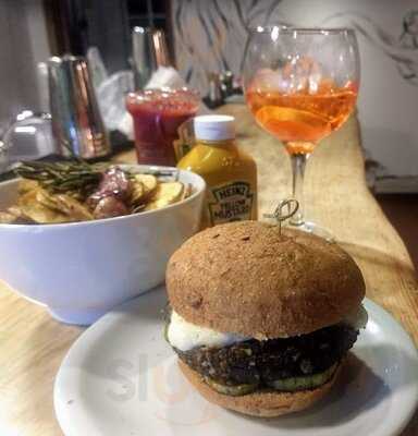 Ocara Burger & Drinks