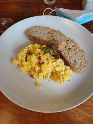 B & W Jardins Cafeteria