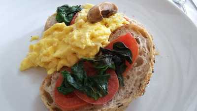 B & W Jardins Cafeteria