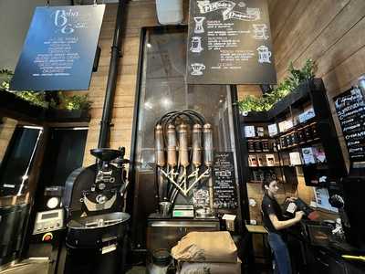 B & W Jardins Cafeteria