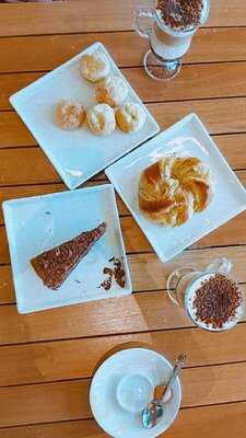 Le Dépanneur Delicatessen