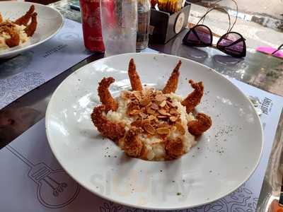 History Lounge And Food