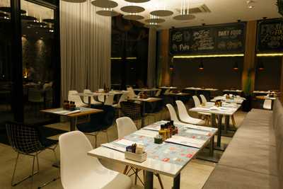 B/side Burgers & Bowls Curitiba