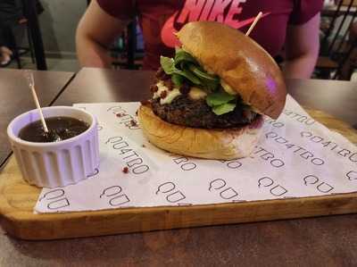 Qu4tro Gastroburger