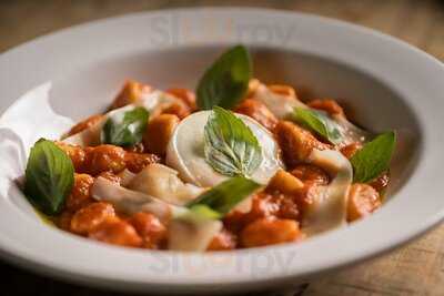 Caprese Pizza E Pasta