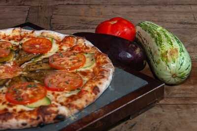 Caprese Pizza E Pasta