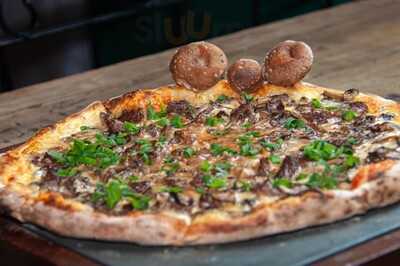 Caprese Pizza E Pasta