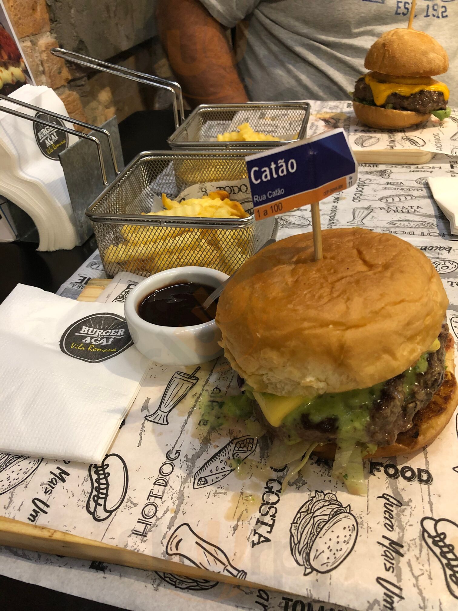 Burger & Acai Vila Romana