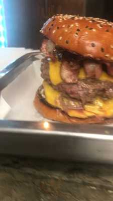 Raro Burger & Friends