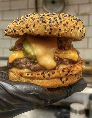 Raro Burger & Friends