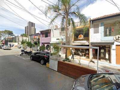 Le Jour La Nuit Bistrô