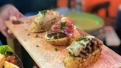 Empório 22 Wine & Bar