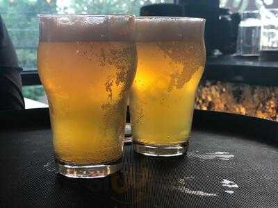 Empório 22 Wine & Bar