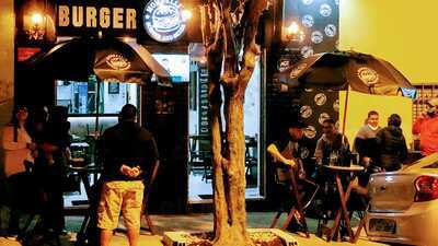 Mombelli’s Burger
