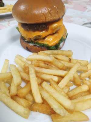 Sakura Beach Food - Burger, Poke & Sushi