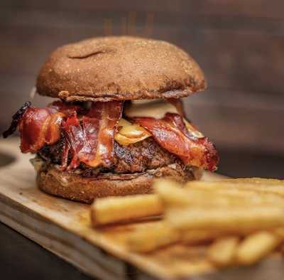 James' Burger Mate E Fritas