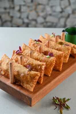 Lē Mentor Gastrobar