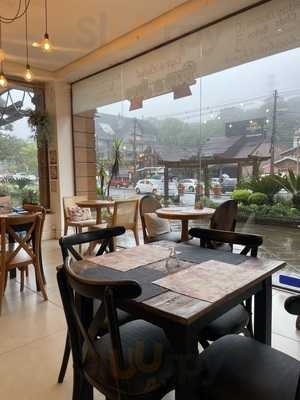 Dom De Sucre Cafeteria