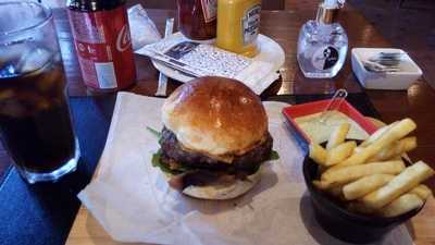 Black And White Burger E Pizza