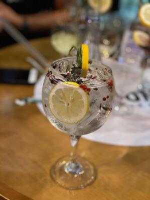 Quatro Complexo Gastronomico