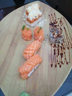 Charles Sushi & Grill