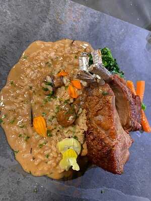 Acqua Bistro & Wine Bar