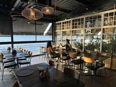 Isoj - Cais Do Embarcadero