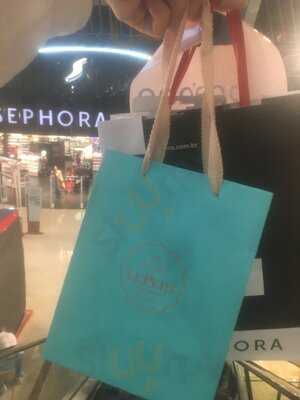 Le Petit Macarons Bourbon Shopping