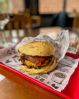 Me Gusta Burguers'n Steaks