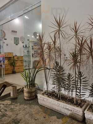 Mahinara Poke E Sushi