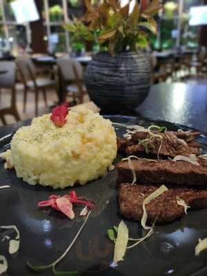 John's Grill Wine Salad