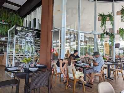 John's Grill Wine Salad