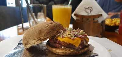 Nara Burger E Karaokê