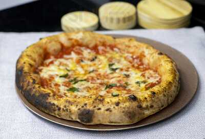 Gio's Pizza Napoletana