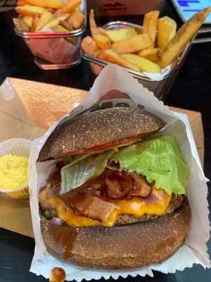 Lemax Hamburgueria - Méier