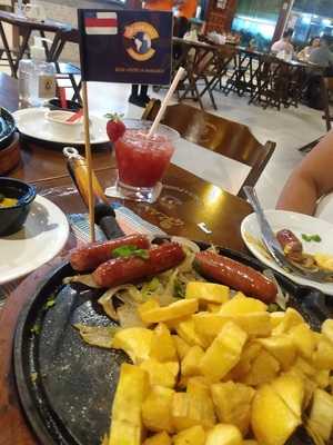 Giramundo Drinks + Food Cabo Branco