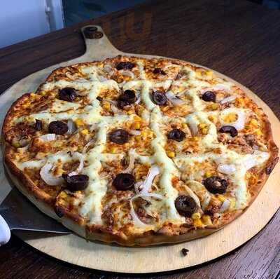 Quatrro Formaggi Pizzaria