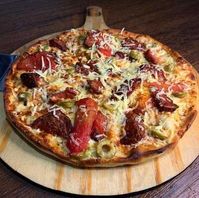 Quatrro Formaggi Pizzaria