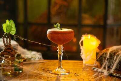 Elliot - Restaurante Temático